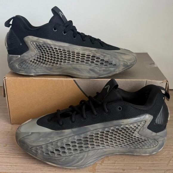 Athletic_Shoes